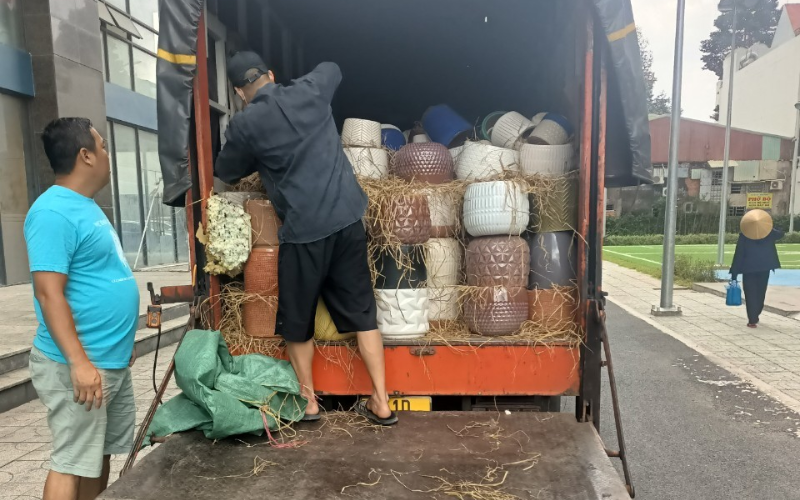 Cho thuê xe tải 2 tấn bàn nâng, bửng nâng